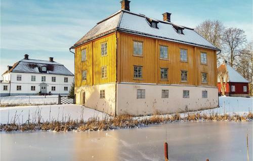 Three-bedroom Holiday Home In Mantorp