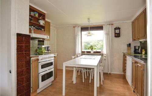 Three-bedroom Holiday Home In Mardaklev