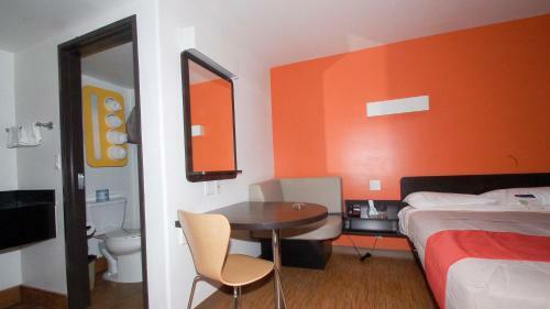 Motel 6 Desert Xpress
