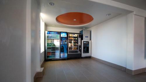 Motel 6 Desert Xpress