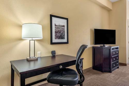 Hotel Comfort Suites Frisco