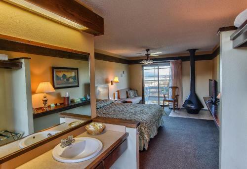 Posada Islands Inn