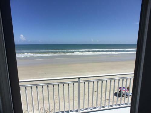 Hotel Coastal Waters Inn