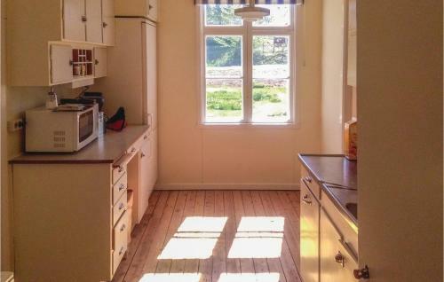 Three-bedroom Holiday Home In Smalandsstenar