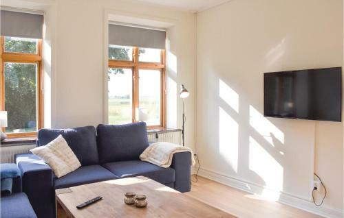 Six-bedroom Holiday Home In Tomelilla