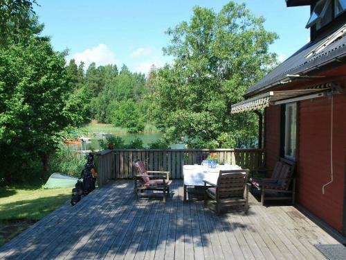 Two-bedroom Holiday Home In Nyn�shamn