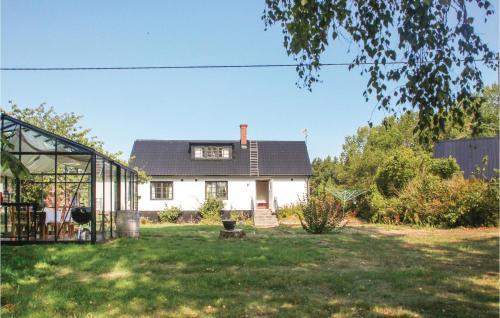 Three-bedroom Holiday Home In Borrby