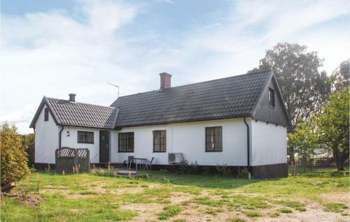 Three-bedroom Holiday Home In Borrby