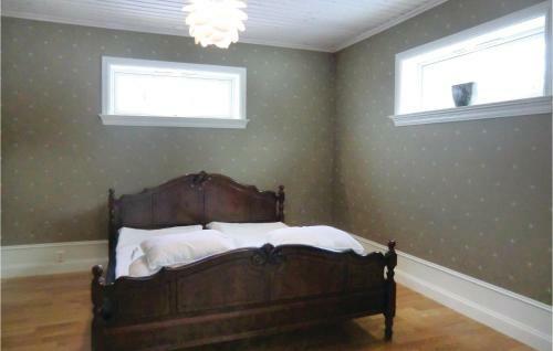 Five-bedroom Holiday Home In Tranas