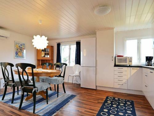 Two-bedroom Holiday Home In Tv�rred