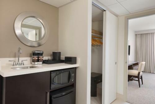 Brookfield Suites Hotel & Convention Center