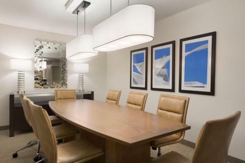 Brookfield Suites Hotel & Convention Center