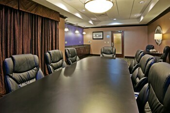 Holiday Inn Express Hotel & Suites Opelika Auburn
