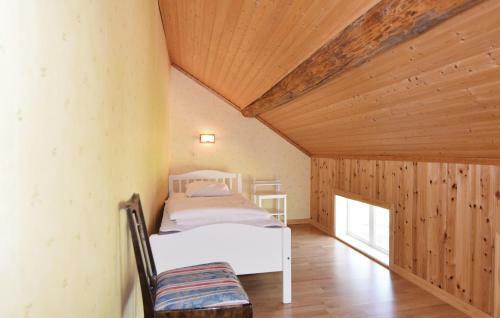 Six-bedroom Holiday Home In Hogsater