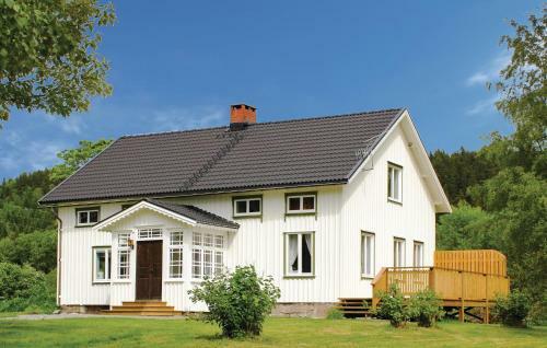 Six-bedroom Holiday Home In Hogsater