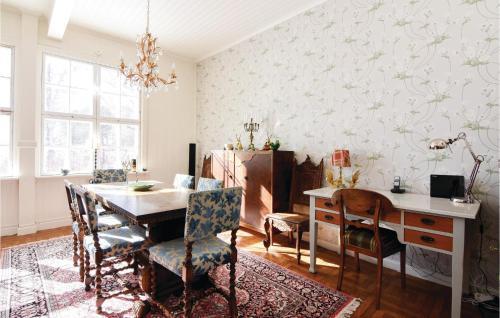 Three-bedroom Holiday Home In Hedekas