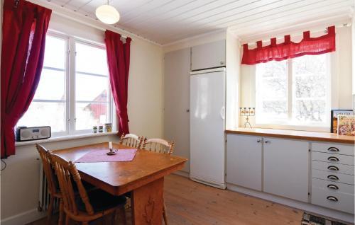 Three-bedroom Holiday Home In Hedekas