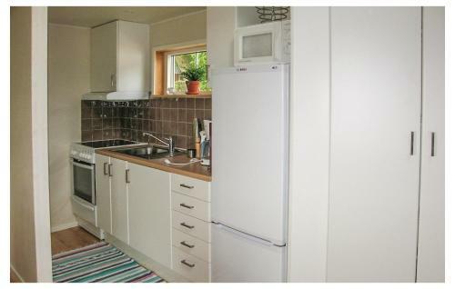 One-bedroom Holiday Home In Hallarod