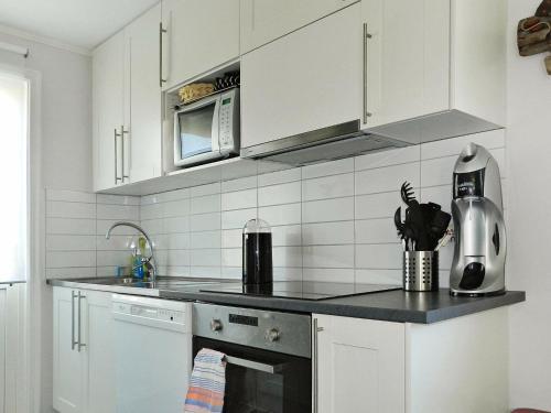 Three-bedroom Holiday Home In Lysekil 4
