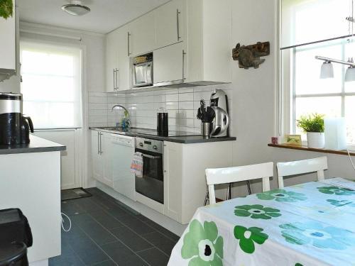Three-bedroom Holiday Home In Lysekil 4