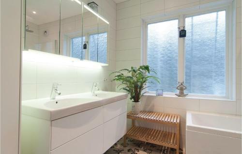 Five-bedroom Holiday Home In Romakloster