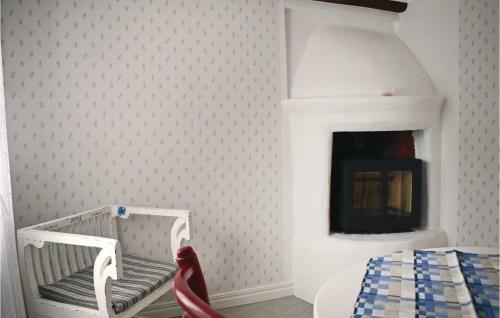 Two-bedroom Holiday Home In Tjallmo