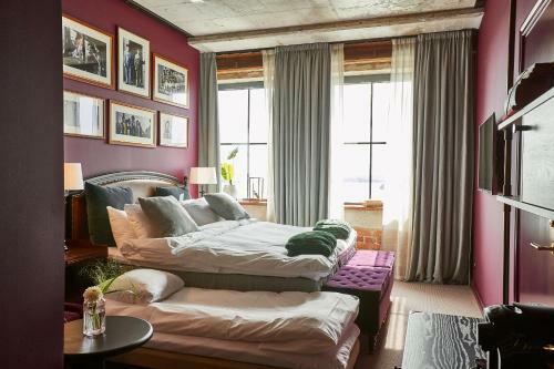 Steam Hotel