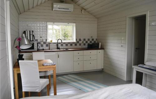 One-bedroom Holiday Home With Sea View In Grums