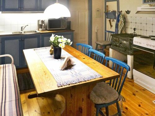 Three-bedroom Holiday Home In Vittsj�