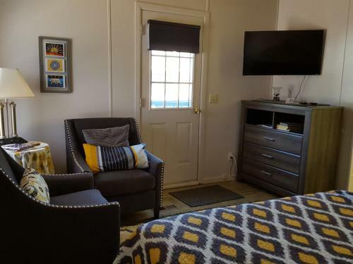 River Falls Lodging