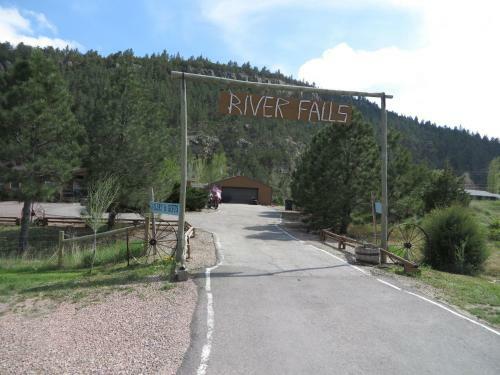 River Falls Lodging