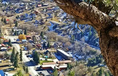 Twin Peaks Lodge & Hot Springs