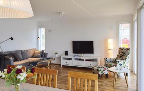 Two-bedroom Apartment In Ronnang