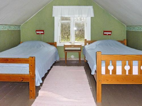 Two-bedroom Holiday Home In Kalvsvik