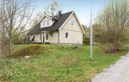 Two-bedroom Holiday Home In Lonashult