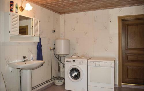 Three-bedroom Holiday Home In Skillingaryd