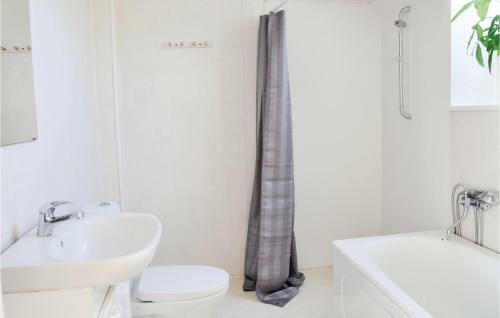 Five-bedroom Holiday Home In Saffle