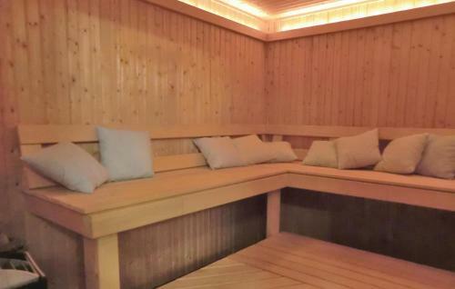 Nine-bedroom Holiday Home In Linneryd