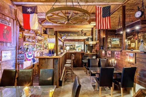 Hostal J A Ranch Bed & Breakfast