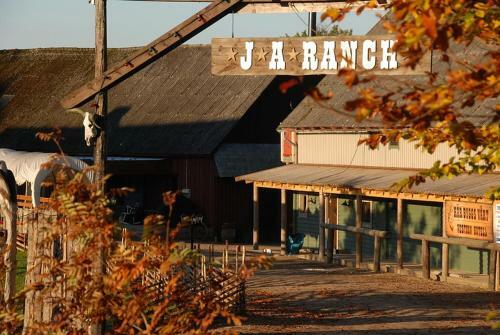Hostal J A Ranch Bed & Breakfast