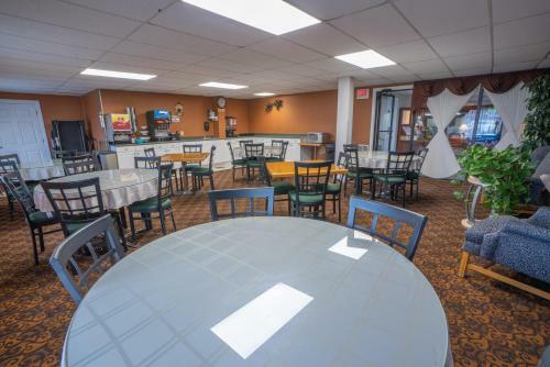 Hotel Ambassador Inn And Suites