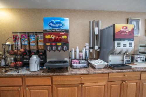 Hotel Ambassador Inn And Suites