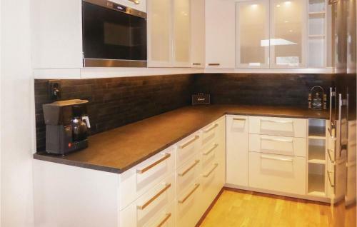 Three-bedroom Holiday Home In Strangnas