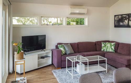 Three-bedroom Holiday Home In Strangnas