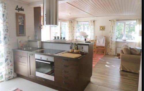 Three-bedroom Holiday Home In Valdemarsvik