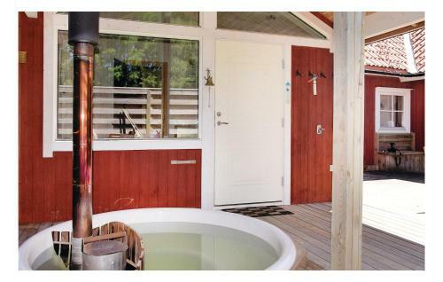 Two-bedroom Holiday Home In Broaryd