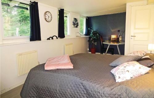 Four-bedroom Holiday Home In Linderod