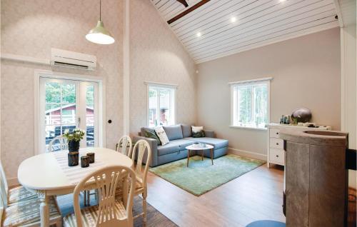 Two-bedroom Holiday Home In Algaras
