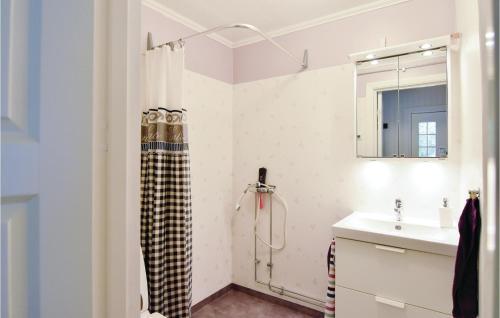 Two-bedroom Holiday Home In Algaras