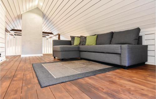 Two-bedroom Holiday Home In Algaras